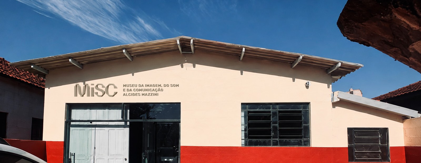 Fachada do MISC — Museu da Imagem, do Som e da Comunicação Alcides Mazzini, em Araçatuba